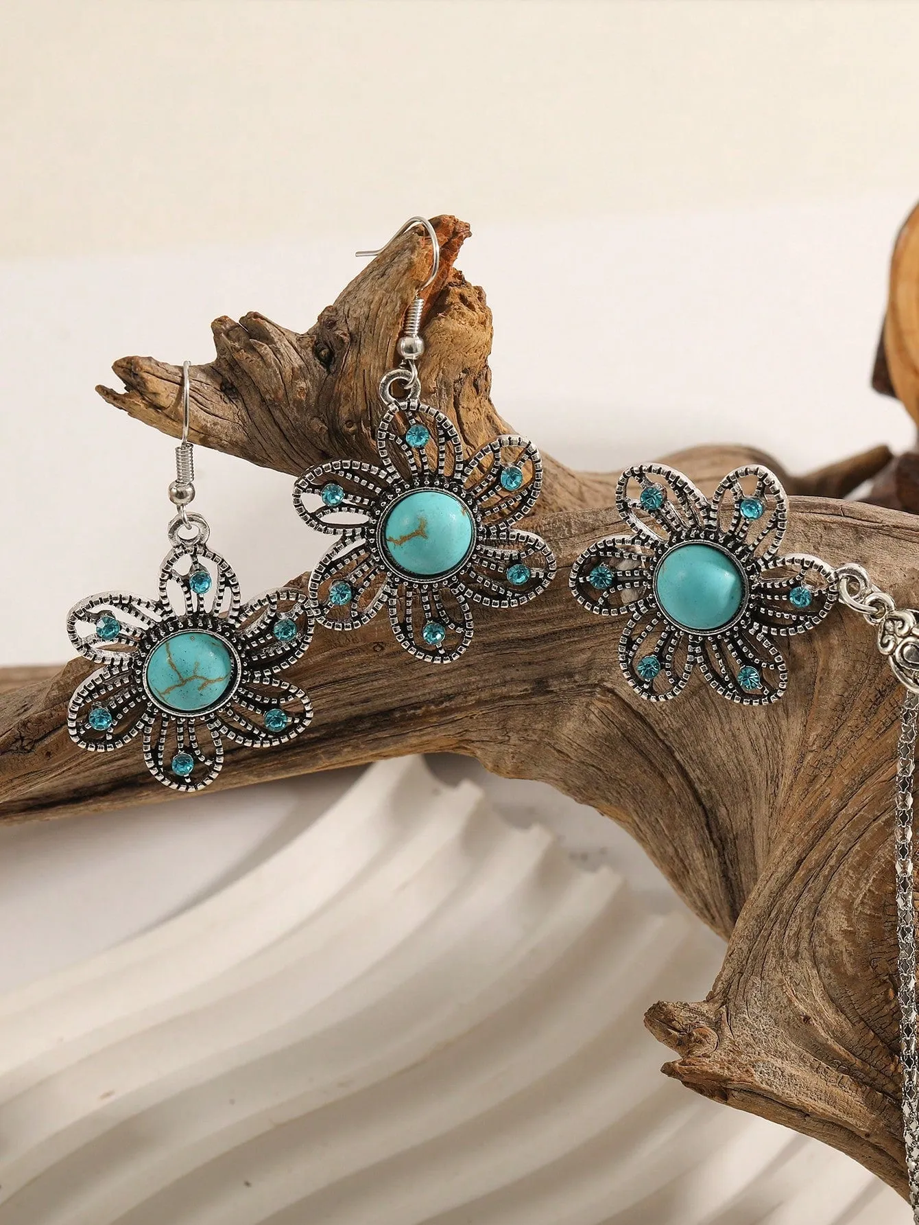 3pcs/set Bohemian Howlite Turquoise Decor Hollow Out Flower Charm Jewelry Set