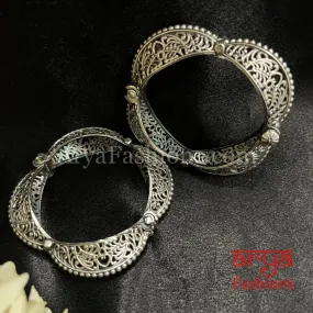 Square Shaped Silver Oxidized Openable Bangles